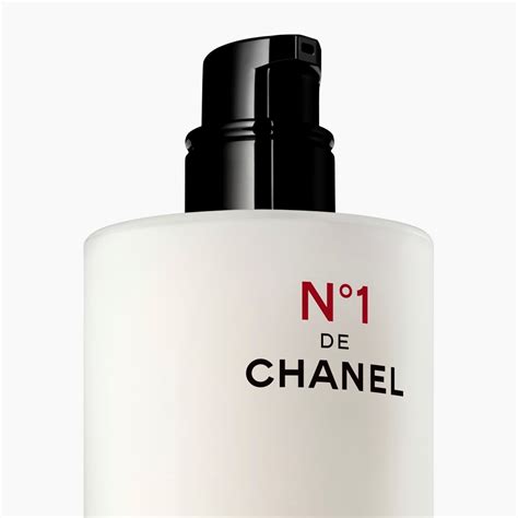 N°1 DE CHANEL REVITALIZING ESSENCE LOTION Plumps – 